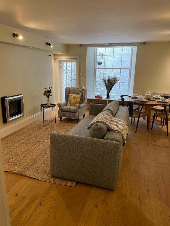 Super Central Edinburgh Castle Basement מראה חיצוני תמונה