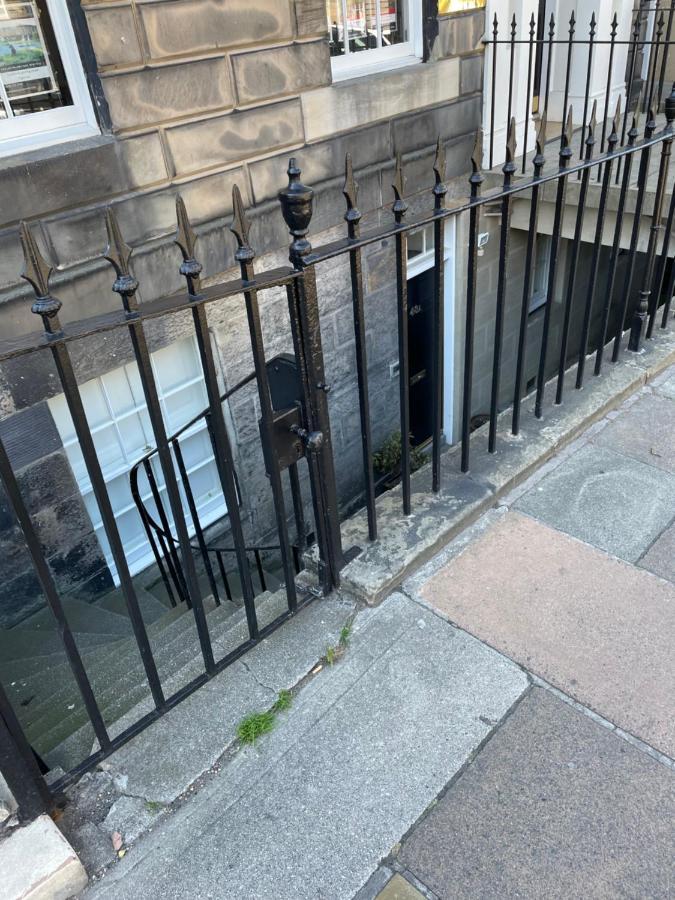 Super Central Edinburgh Castle Basement מראה חיצוני תמונה